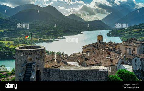 Foto panoramica del borgo di Previdè e dell'Eremo Gioioso
