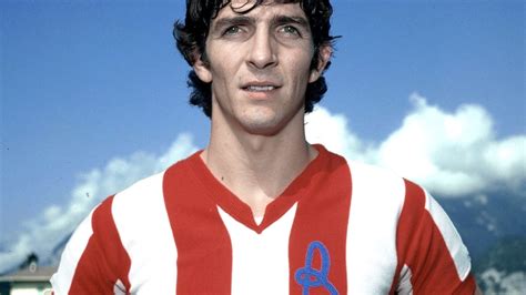 Foto della folla a Vicenza che saluta Paolo Rossi