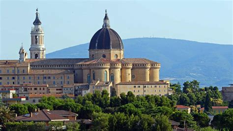 Veduta panoramica di Loreto con il Santuario in evidenza