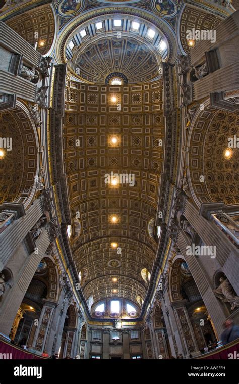Dettaglio del soffitto a cassettoni della Chiesa di San Pietro