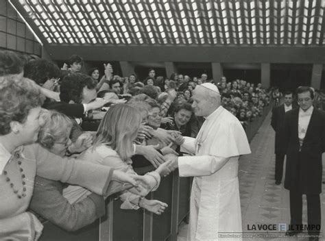 Giovanni Paolo II in udienza con scienziati, storico