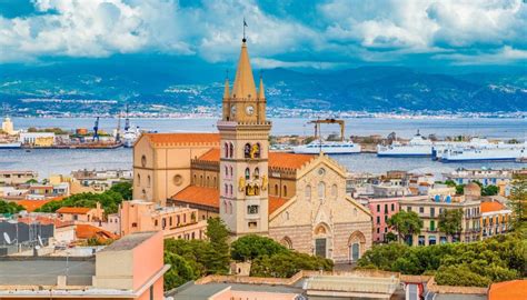 Foto panoramica della città di Messina, evidenziando il contesto storico-culturale.