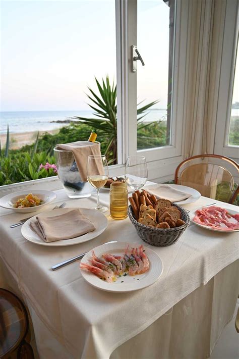 Panorama mozzafiato sul mare dalla location estiva del ristorante.