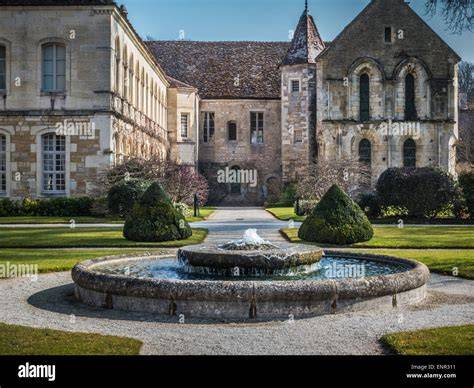 Veduta aerea dell'Abbazia di Fontenay e il suo complesso architettonico