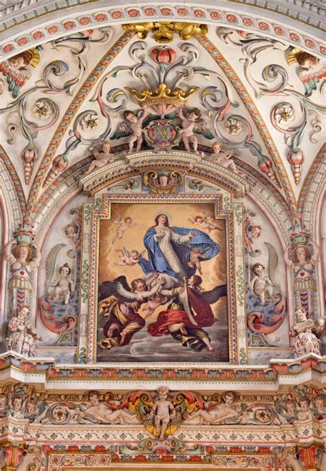 Fotografia della Chiesa dell’Assunta con dettaglio dell'affresco della Vergine