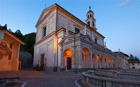 Scalinata esterna della Basilica di Santa Maria Assunta a Clusone