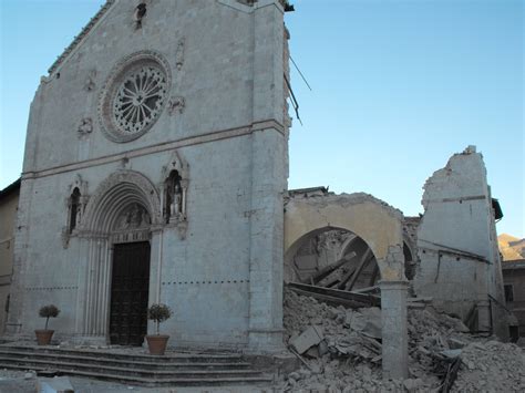 facciata della Basilica di San Benedetto a Norcia prima del terremoto
