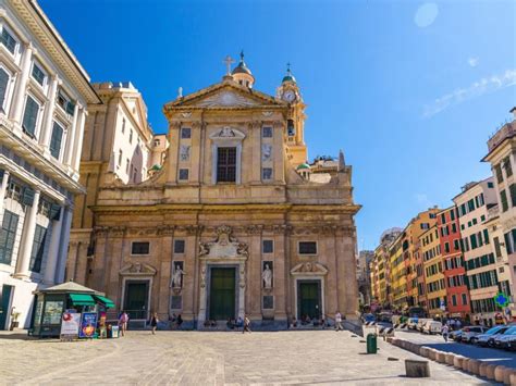 Veduta d'interno della Chiesa del Gesù a Genova, esempio del fasto barocco cittadino.