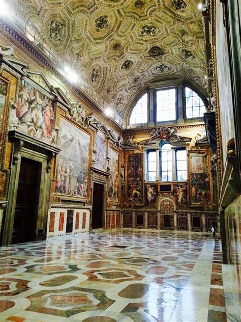 Interno del Palazzo Apostolico con opere d'arte o l'Appartamento Pontificio