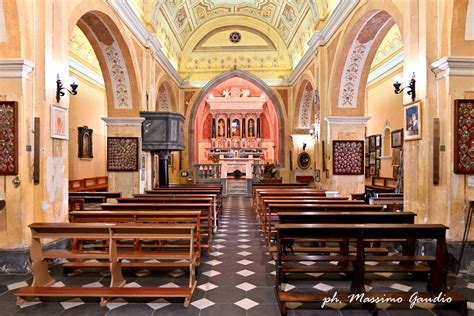 Foto panoramica del santuario campestre di San Costantino a Sedilo durante i giorni di festa