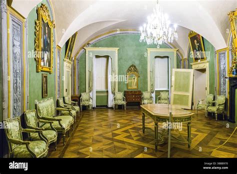 Interno del Museo dei Tesori di Oropa con reperti e opere d'arte