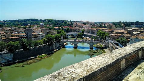 Foto panoramica del paesaggio agricolo e del fiume Tevere presso Castel Giubileo