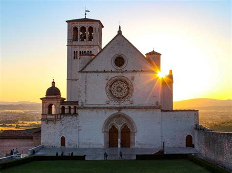 Vista della chiesa di San Damiano ad Assisi, luogo dove San Francesco ebbe il suo incontro spirituale con il Crocifisso.
