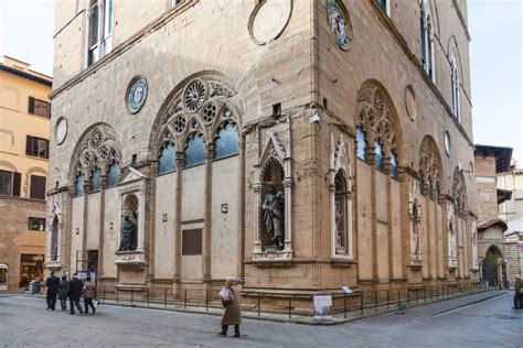 Esterno di Orsanmichele con i tabernacoli delle Arti