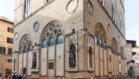 Dettaglio di una delle trifore esterne di Orsanmichele