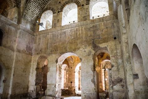 fotografia degli affreschi all'interno della chiesa di San Nicola a Demre