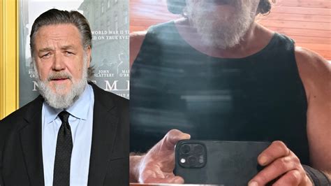 Foto di scena di Russell Crowe nei panni di Padre Gabriele Amorth in sella alla sua Lambretta