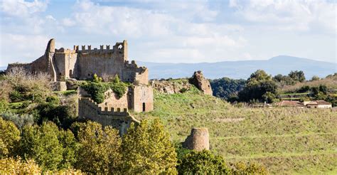 Panorama di Ispica con i ruderi della fortezza