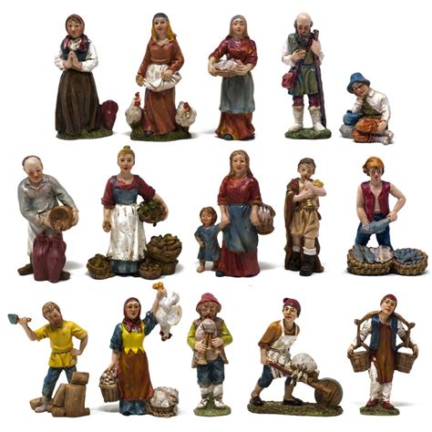 Personaggi del presepe ritagliati e in piedi.