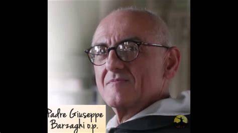 Padre Giuseppe Barzaghi tiene una lezione