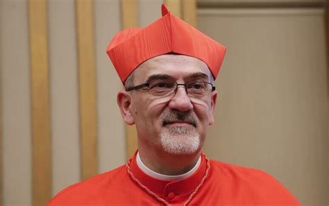 Cardinale Pizzaballa durante un'ordinazione sacerdotale