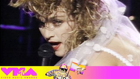 Copertina del singolo Like a Virgin o collage fotografico del periodo 1984 con Madonna in abito da sposa