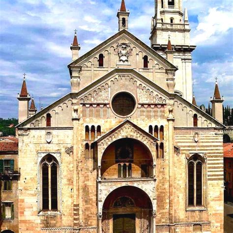 Cattedrale di Verona con elementi simbolici della Diocesi