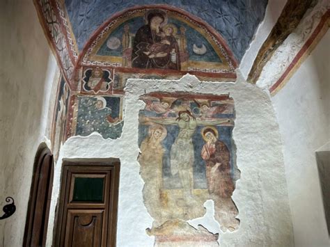 Affreschi medievali all'interno dell'Eremo di Sant'Onofrio al Morrone