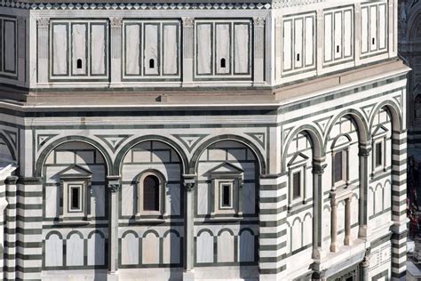 Dettaglio delle facciate marmoree del Battistero