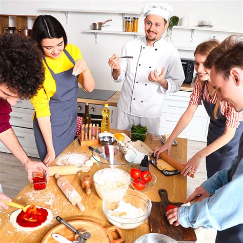 Foto di gruppo durante una lezione di cucina