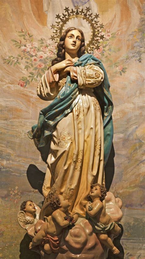 Statua dell'Immacolata Concezione, simboleggiante purezza