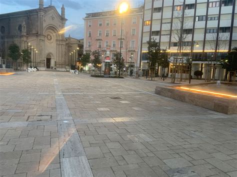 Foto aerea o panoramica della Piazza Sacro Cuore e Corso Umberto I riqualificati a Pescara, con evidenza degli spazi verdi e della pavimentazione