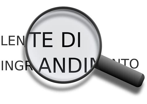 Immagine simbolica di una lente di ingrandimento che focalizza un'immagine sfocata.