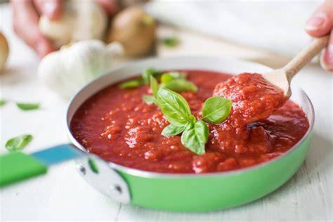 Sugo di pomodoro con basilico fresco