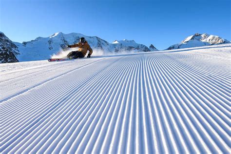 Piste da sci innevate a Tignes con resort Club Med