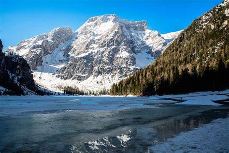 Panorama montano del Trentino-Alto Adige in inverno