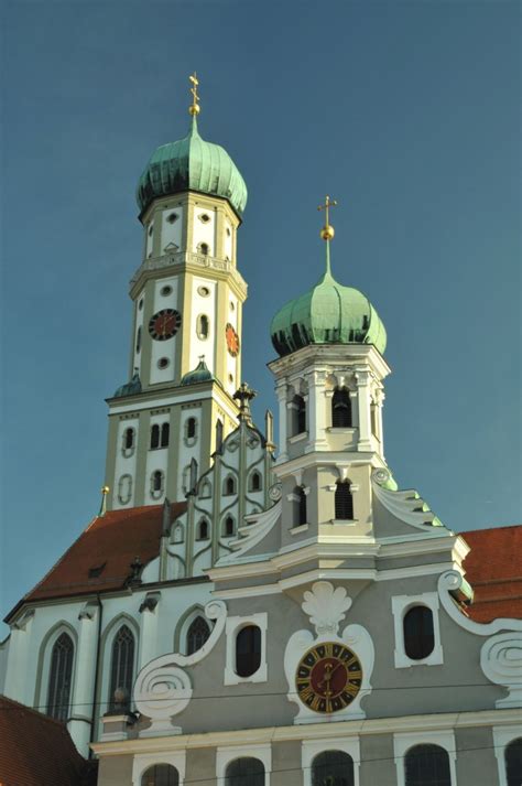 Veduta esterna della Basilica dei Santi Ulrico e Afra ad Augusta, con la sua cupola a cipolla.
