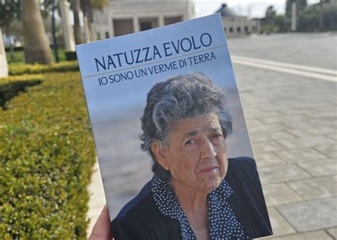 Ritratto fotografico di Natuzza Evolo, mistica calabrese