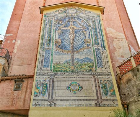 Grande pannello di maiolica all'esterno dell'abside del Duomo di Monreale