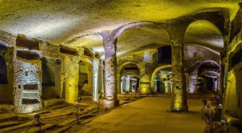 Interno delle Catacombe di San Gennaro