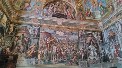 Dettaglio degli affreschi di Costantino Spada all'interno della Chiesa del Sacro Cuore