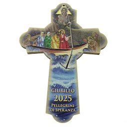 Immagine della Croce del Giubileo, con dettagli del legno d'ulivo, la parola 