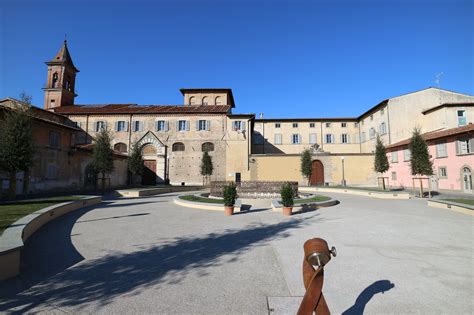 Foto della facciata della Foresteria San Niccolò a Prato