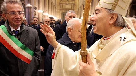 Foto dei vescovi riuniti in preghiera e confronto durante i lavori del Consiglio Episcopale a Matera