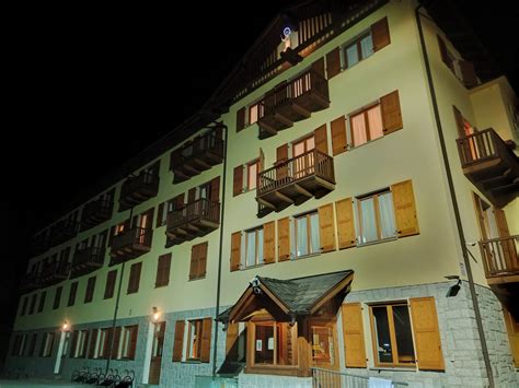 Vista panoramica della Casa per Ferie “Casa Alpina Don Bosco” immersa nella natura montana.