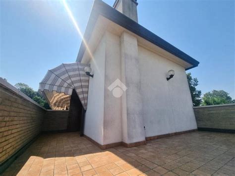 Foto moderna dell'edificio della chiesa ADI Modena in Via Pietro Bembo 12
