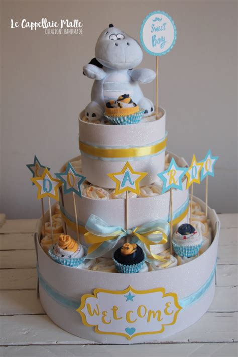 torta di pannolini decorata con peluche