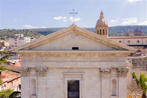 Foto della facciata della Chiesa di San Biagio a Caldana, Grosseto