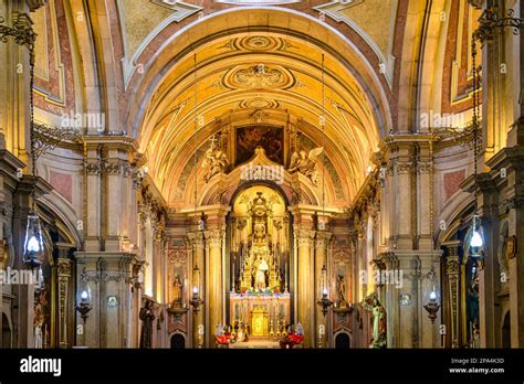 Interno dell'Oratorio di Sant'Antonio con altare restaurato a Caldana