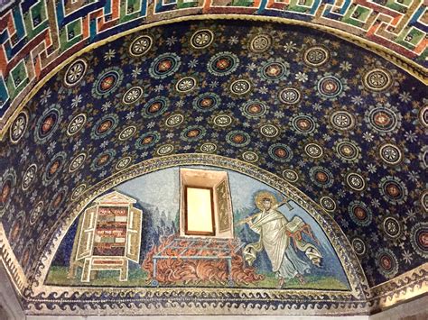 Frammenti di mosaici e rovine della Basilica bizantina dell'Eleona